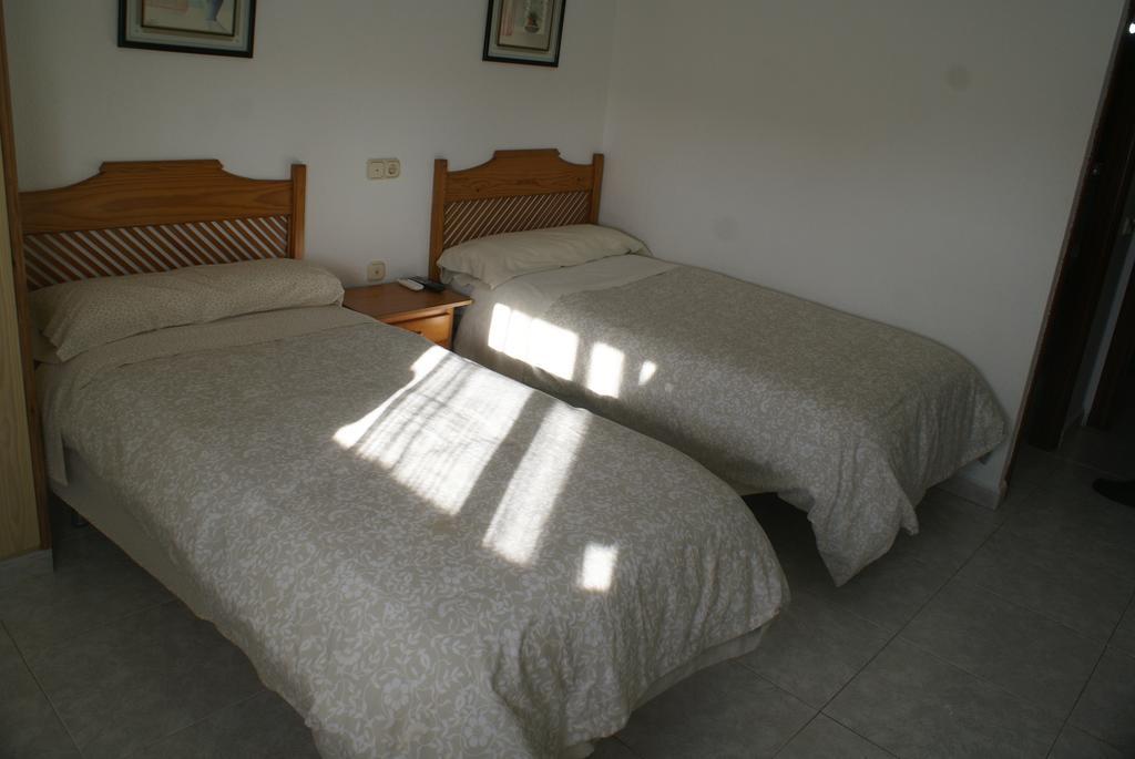 Hostal Velasco Valdelacalzada Exterior foto